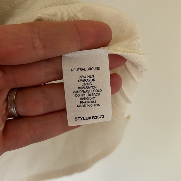 NEUTRAL GROUND Floral Linen Romper SIZE MEDIUM - Picture 8 of 8